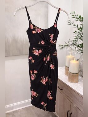 NWT Nine Britton Vivienne Knit Midi
Dress